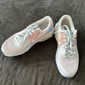 Ladies Nike air sneakers